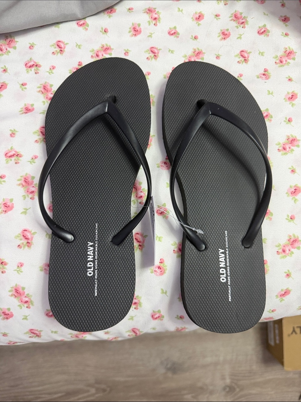 old navy women’s flip flops
